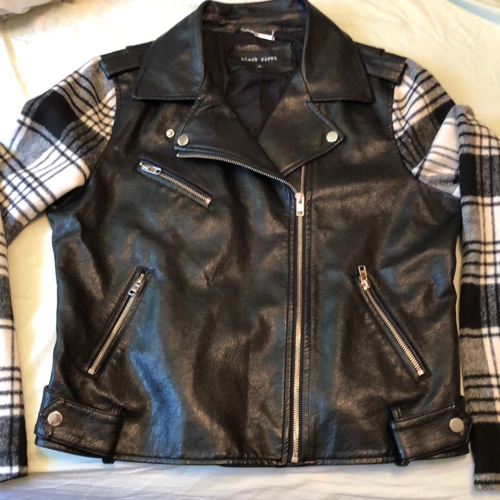Black Rivet Moto Jacket (XL)